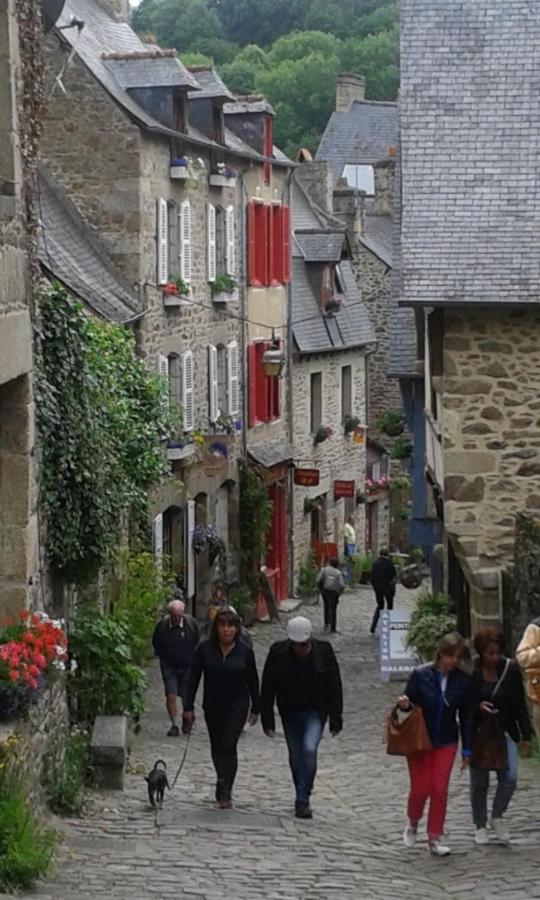 Val Cocherel - Hotel Le Challonge Dinan Exterior photo